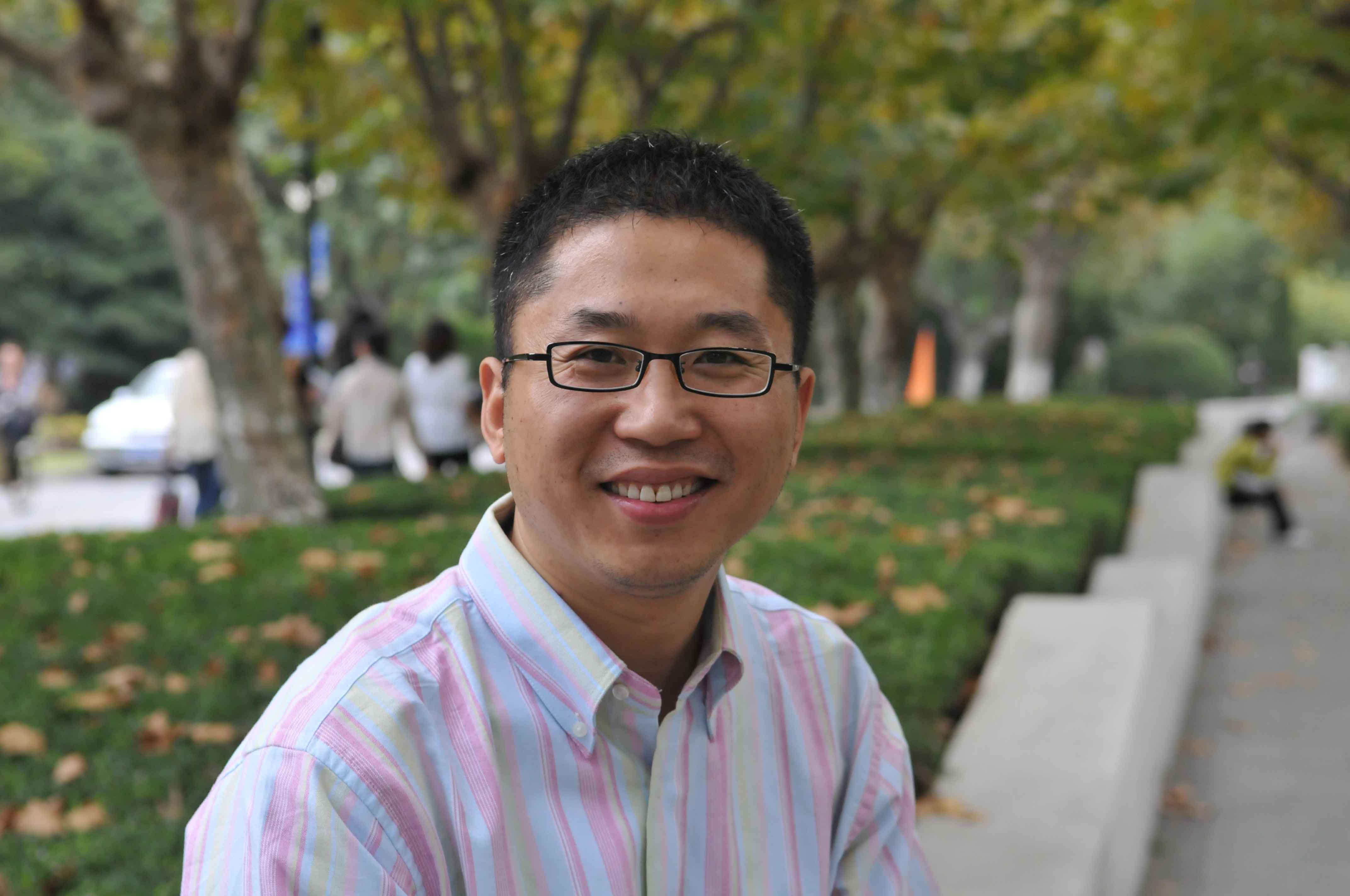 <div style="text-align:center;">
	华东师范大学韩映雄
</div>
